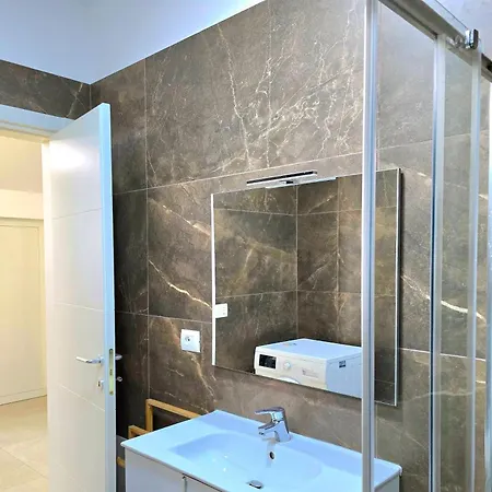 Lalzit Bay Dream - Happy Апартаменты Plazhi San Pietro